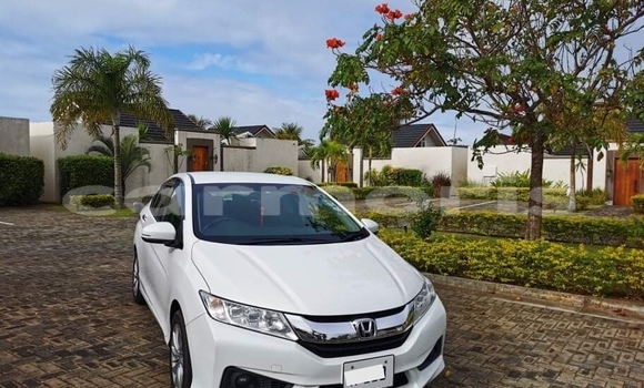 Buy Used Honda Grace Beige Car in Quatre Bornes in Plaines Wilhems District Buy Used Honda Grace Beige Car in Quatre Bornes in Plaines Wilhems District