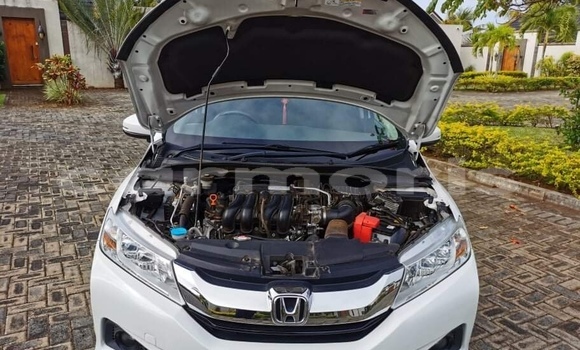 Buy Used Honda Grace Beige Car in Quatre Bornes in Plaines Wilhems District Buy Used Honda Grace Beige Car in Quatre Bornes in Plaines Wilhems District