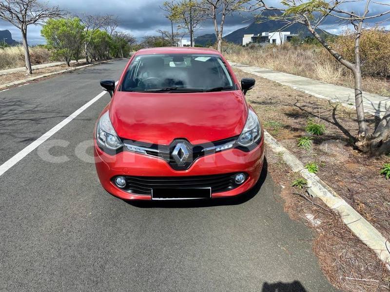 Big with watermark renault clio black river district albion 5349