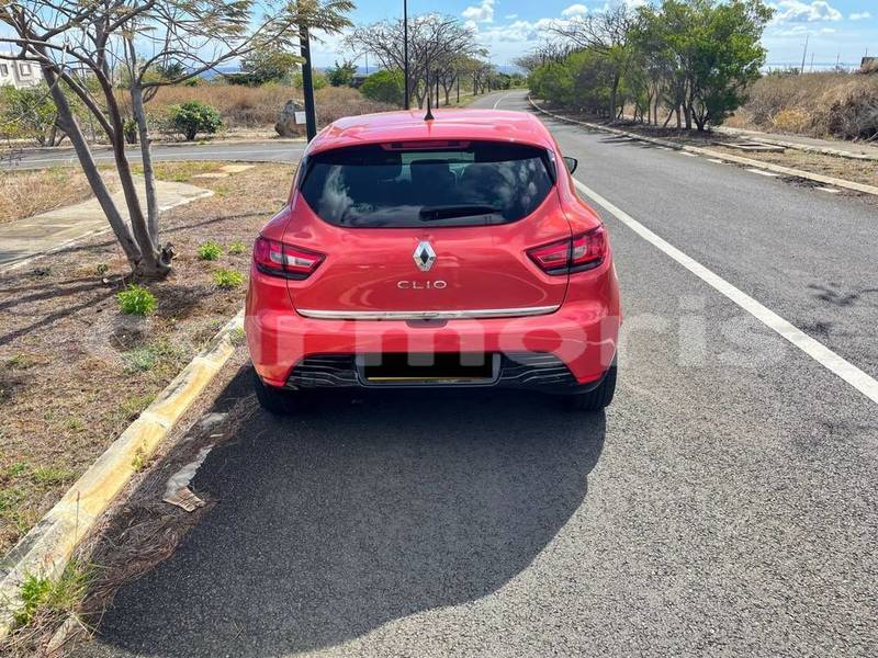 Big with watermark renault clio black river district albion 5349