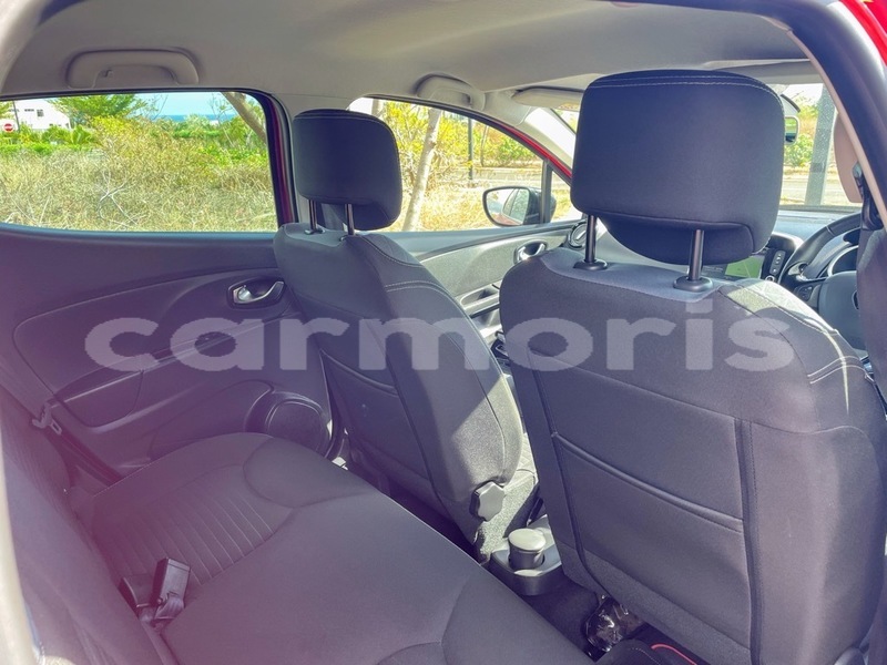 Big with watermark renault clio black river district albion 5349