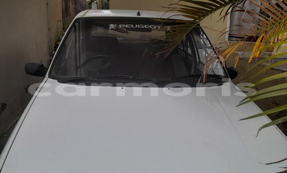 Buy Used Peugeot 205 White Car in Vacoas–Phoenix in Plaines Wilhems District