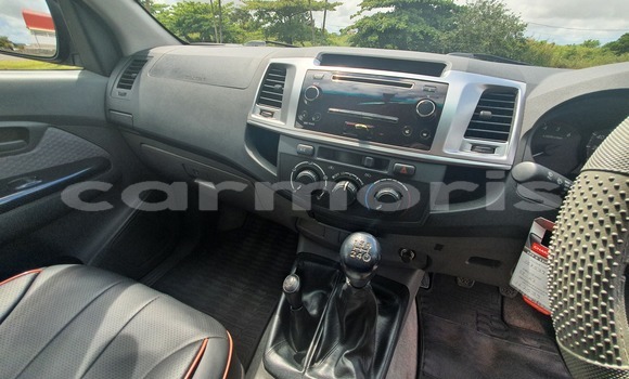 Buy Used Toyota Hilux Black Car in Rose Belle in Grand Port District Buy Used Toyota Hilux Black Car in Rose Belle in Grand Port District