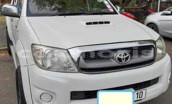 Buy Used Toyota Hilux White Car in Vacoas–Phoenix in Plaines Wilhems District Buy Used Toyota Hilux White Car in Vacoas–Phoenix in Plaines Wilhems District