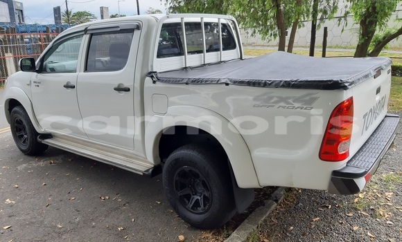 Buy Used Toyota Hilux White Car in Vacoas–Phoenix in Plaines Wilhems District Buy Used Toyota Hilux White Car in Vacoas–Phoenix in Plaines Wilhems District