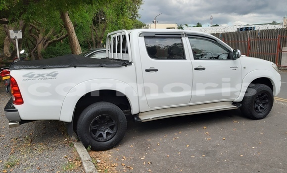 Buy Used Toyota Hilux White Car in Vacoas–Phoenix in Plaines Wilhems District Buy Used Toyota Hilux White Car in Vacoas–Phoenix in Plaines Wilhems District