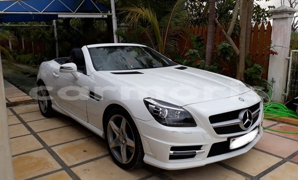Acheter Occasion Voiture Mercedes-Benz SLK-klasse AMG Blanc à Moka, Moka Acheter Occasion Voiture Mercedes-Benz SLK-klasse AMG Blanc à Moka, Moka