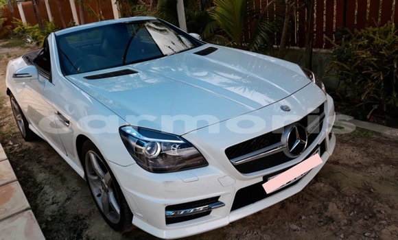 Acheter Occasion Voiture Mercedes-Benz SLK-klasse AMG Blanc à Moka, Moka Acheter Occasion Voiture Mercedes-Benz SLK-klasse AMG Blanc à Moka, Moka