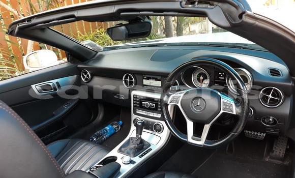 Acheter Occasion Voiture Mercedes-Benz SLK-klasse AMG Blanc à Moka, Moka Acheter Occasion Voiture Mercedes-Benz SLK-klasse AMG Blanc à Moka, Moka