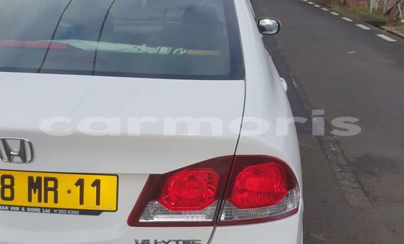 Buy Used Honda Civic White Car in Centre de Flacq in Flacq District Buy Used Honda Civic White Car in Centre de Flacq in Flacq District