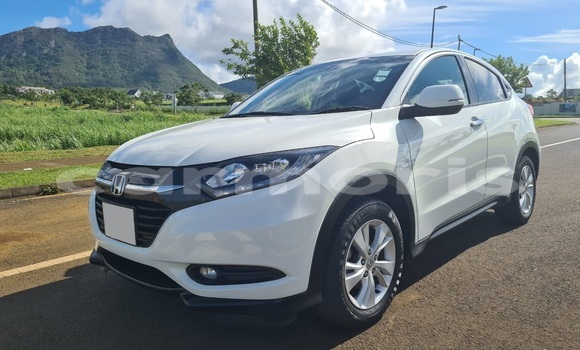 Buy Used Honda vezel White Car in Quatre Bornes in Plaines Wilhems District Buy Used Honda vezel White Car in Quatre Bornes in Plaines Wilhems District