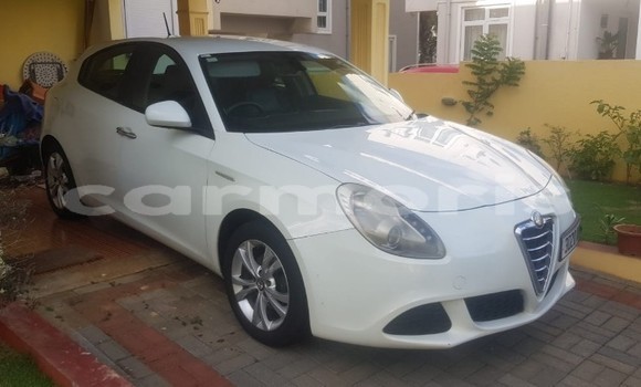 Acheter Occasion Voiture Alfa Romeo Giulietta Blanc à Albion, Black River District Acheter Occasion Voiture Alfa Romeo Giulietta Blanc à Albion, Black River District