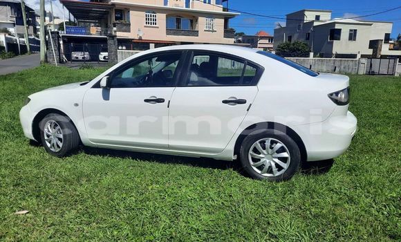 Buy Used Mazda Axela White Car in Curepipe in Plaines Wilhems District