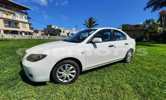 Buy Used Mazda Axela White Car in Curepipe in Plaines Wilhems District Buy Used Mazda Axela White Car in Curepipe in Plaines Wilhems District