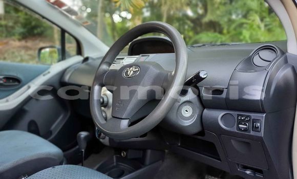 Buy Used Toyota Vitz Blue Car in Rivière du Rempart in Rivière du Rempart District Buy Used Toyota Vitz Blue Car in Rivière du Rempart in Rivière du Rempart District