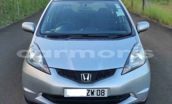 Buy Used Honda fit Silver Car in Rivière du Rempart in Rivière du Rempart District Buy Used Honda fit Silver Car in Rivière du Rempart in Rivière du Rempart District