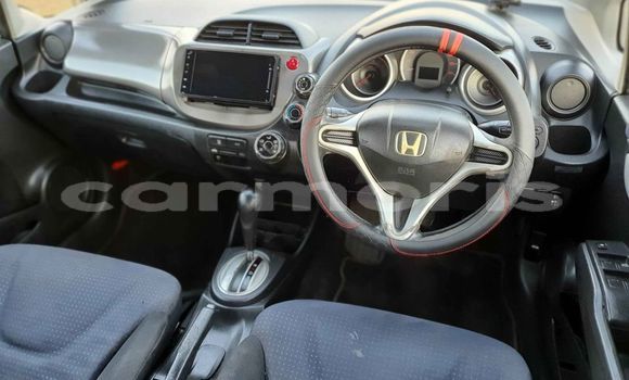 Buy Used Honda fit Silver Car in Rivière du Rempart in Rivière du Rempart District Buy Used Honda fit Silver Car in Rivière du Rempart in Rivière du Rempart District