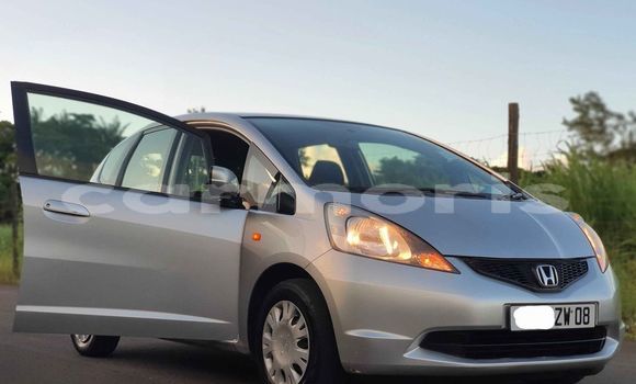 Buy Used Honda fit Silver Car in Rivière du Rempart in Rivière du Rempart District Buy Used Honda fit Silver Car in Rivière du Rempart in Rivière du Rempart District