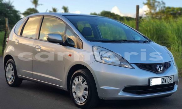 Buy Used Honda fit Silver Car in Rivière du Rempart in Rivière du Rempart District Buy Used Honda fit Silver Car in Rivière du Rempart in Rivière du Rempart District