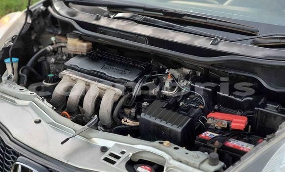 Buy Used Honda fit Silver Car in Rivière du Rempart in Rivière du Rempart District Buy Used Honda fit Silver Car in Rivière du Rempart in Rivière du Rempart District