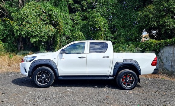 Buy Used Toyota Hilux White Car in Beau Bassin–Rose Hill in Plaines Wilhems District Buy Used Toyota Hilux White Car in Beau Bassin–Rose Hill in Plaines Wilhems District
