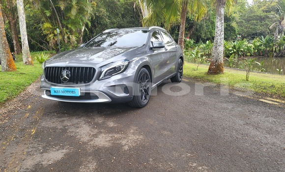 Buy Used Mercedes-Benz GLA-klasse Silver Car in Curepipe in Plaines Wilhems District