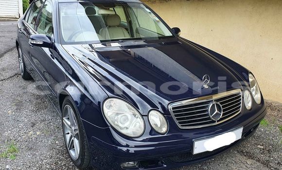 Buy Used Mercedes-Benz E–Class Blue Car in Vacoas–Phoenix in Plaines Wilhems District