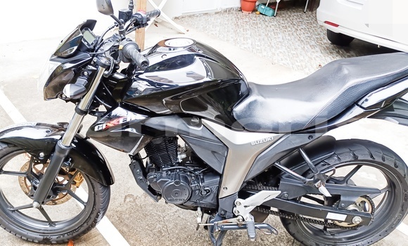 Buy Used Suzuki GSX Black Bike in Mahébourg in Grand Port District Buy Used Suzuki GSX Black Bike in Mahébourg in Grand Port District