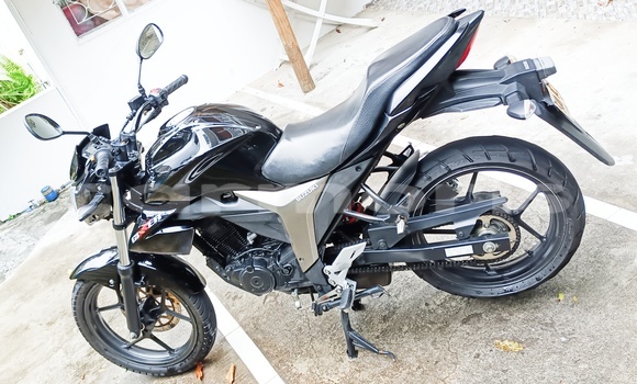 Buy Used Suzuki GSX Black Bike in Mahébourg in Grand Port District Buy Used Suzuki GSX Black Bike in Mahébourg in Grand Port District