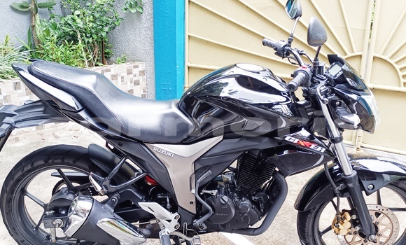Buy Used Suzuki GSX Black Bike in Mahébourg in Grand Port District Buy Used Suzuki GSX Black Bike in Mahébourg in Grand Port District