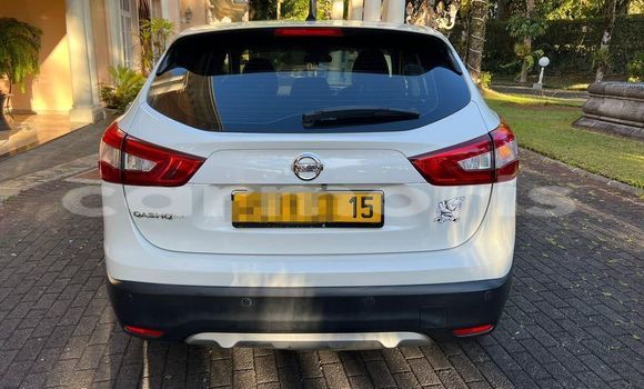 Buy Used Nissan Qashqai White Car in Curepipe in Plaines Wilhems District Buy Used Nissan Qashqai White Car in Curepipe in Plaines Wilhems District