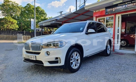 Buy Used BMW X5 White Car in Curepipe in Plaines Wilhems District Buy Used BMW X5 White Car in Curepipe in Plaines Wilhems District