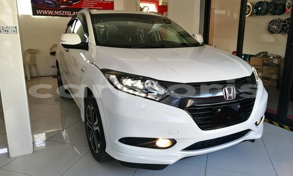 Buy Used Honda vezel White Car in Port Louis in Port Louis District