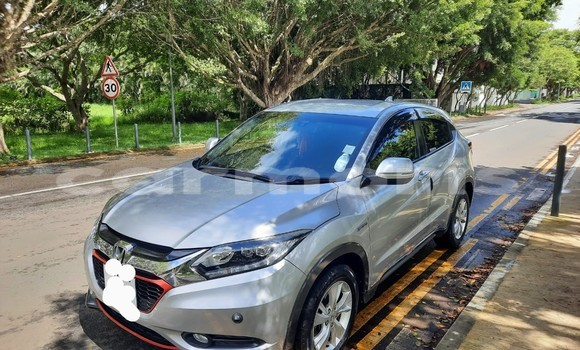 Buy Used Honda vezel Silver Car in Moka in Moka Buy Used Honda vezel Silver Car in Moka in Moka