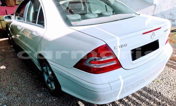 Acheter Occasion Voiture Mercedes-Benz C–Class Blanc à Vacoas–Phoenix, Plaines Wilhems District Acheter Occasion Voiture Mercedes-Benz C–Class Blanc à Vacoas–Phoenix, Plaines Wilhems District
