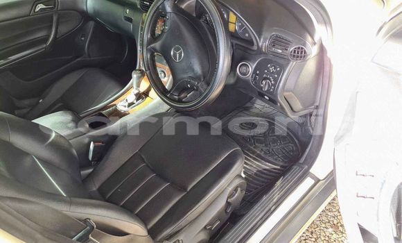 Acheter Occasion Voiture Mercedes-Benz C–Class Blanc à Vacoas–Phoenix, Plaines Wilhems District Acheter Occasion Voiture Mercedes-Benz C–Class Blanc à Vacoas–Phoenix, Plaines Wilhems District
