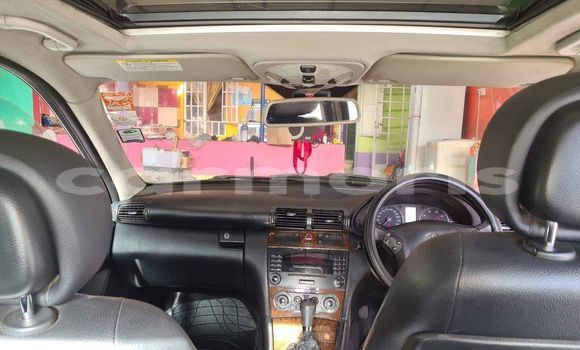 Acheter Occasion Voiture Mercedes-Benz C–Class Blanc à Vacoas–Phoenix, Plaines Wilhems District Acheter Occasion Voiture Mercedes-Benz C–Class Blanc à Vacoas–Phoenix, Plaines Wilhems District