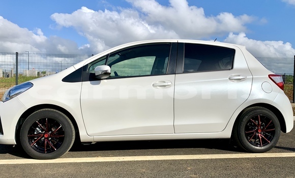 Buy Used Toyota Vitz White Car in Verdun in Moka Buy Used Toyota Vitz White Car in Verdun in Moka