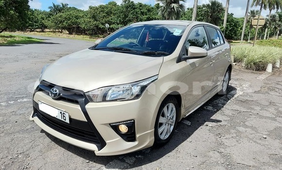 Buy Used Toyota Yaris Beige Car in Saint Julien in Flacq Buy Used Toyota Yaris Beige Car in Saint Julien in Flacq