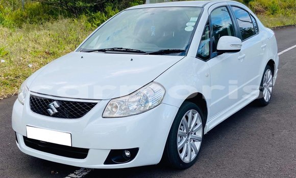 Buy Used Suzuki SX4 White Car in Albion in Black River District