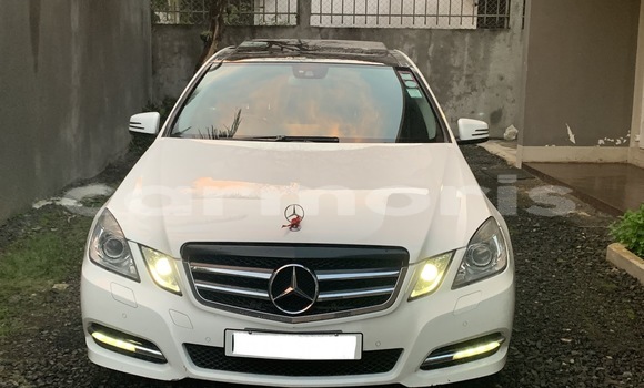 Buy Used Mercedes-Benz E–Class White Car in Vacoas–Phoenix in Plaines Wilhems District
