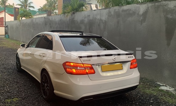 Buy Used Mercedes-Benz E–Class White Car in Vacoas–Phoenix in Plaines Wilhems District Buy Used Mercedes-Benz E–Class White Car in Vacoas–Phoenix in Plaines Wilhems District