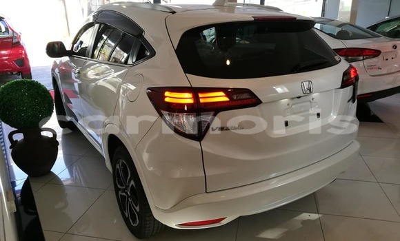 Buy Used Honda vezel White Car in Port Louis in Port Louis District Buy Used Honda vezel White Car in Port Louis in Port Louis District