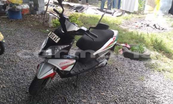 Buy Used Yamaha Big Bear White Bike in Mahébourg in Grand Port District