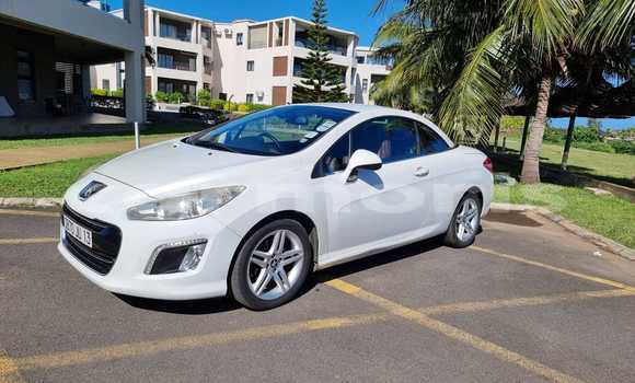 Buy Used Peugeot 308 White Car in Tamarin in Black River District Buy Used Peugeot 308 White Car in Tamarin in Black River District