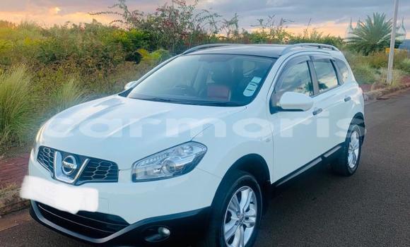 Buy Used Nissan Qashqai+2 White Car in Port Louis in Port Louis District