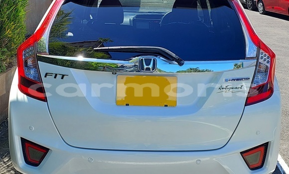 Buy Used Honda fit White Car in Vacoas–Phoenix in Plaines Wilhems District Buy Used Honda fit White Car in Vacoas–Phoenix in Plaines Wilhems District