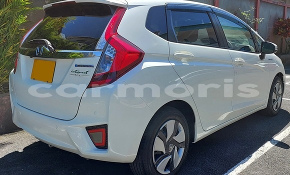 Buy Used Honda fit White Car in Vacoas–Phoenix in Plaines Wilhems District Buy Used Honda fit White Car in Vacoas–Phoenix in Plaines Wilhems District