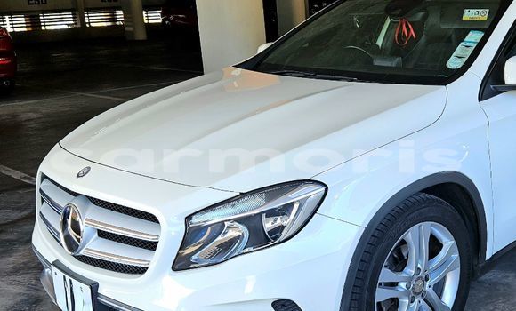 Buy Used Mercedes-Benz GLA-klasse White Car in Quatre Bornes in Plaines Wilhems District