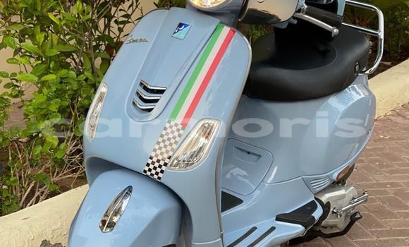 Buy Used Vespa LX Blue Bike in Port Louis in Port Louis District Buy Used Vespa LX Blue Bike in Port Louis in Port Louis District